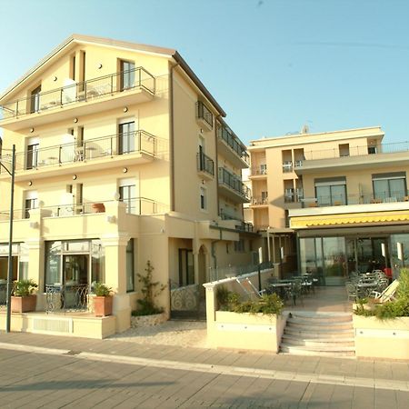 Hotel Bridge Μπελάρια-Ιτζέα Μαρίνα Εξωτερικό φωτογραφία