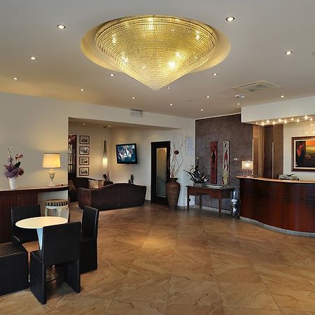 Hotel Bridge Μπελάρια-Ιτζέα Μαρίνα Εξωτερικό φωτογραφία