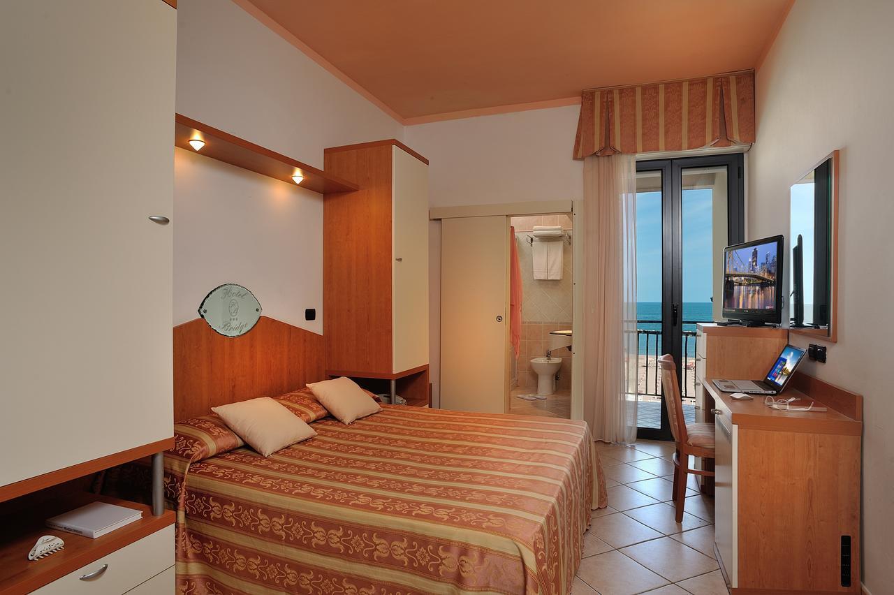 Hotel Bridge Μπελάρια-Ιτζέα Μαρίνα Εξωτερικό φωτογραφία