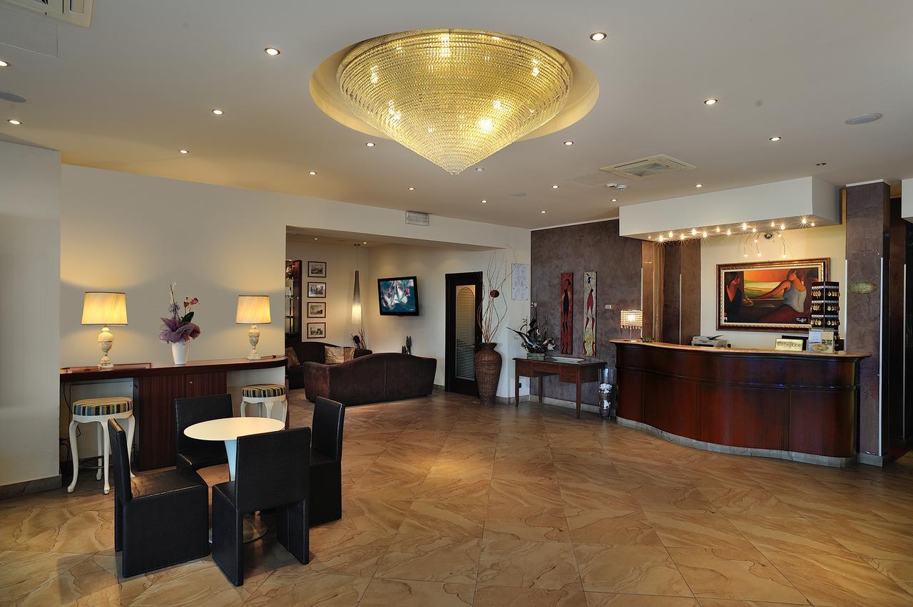 Hotel Bridge Μπελάρια-Ιτζέα Μαρίνα Εξωτερικό φωτογραφία