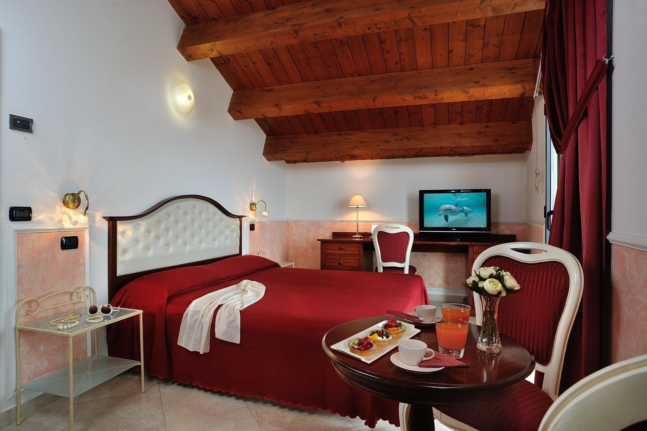 Hotel Bridge Μπελάρια-Ιτζέα Μαρίνα Εξωτερικό φωτογραφία