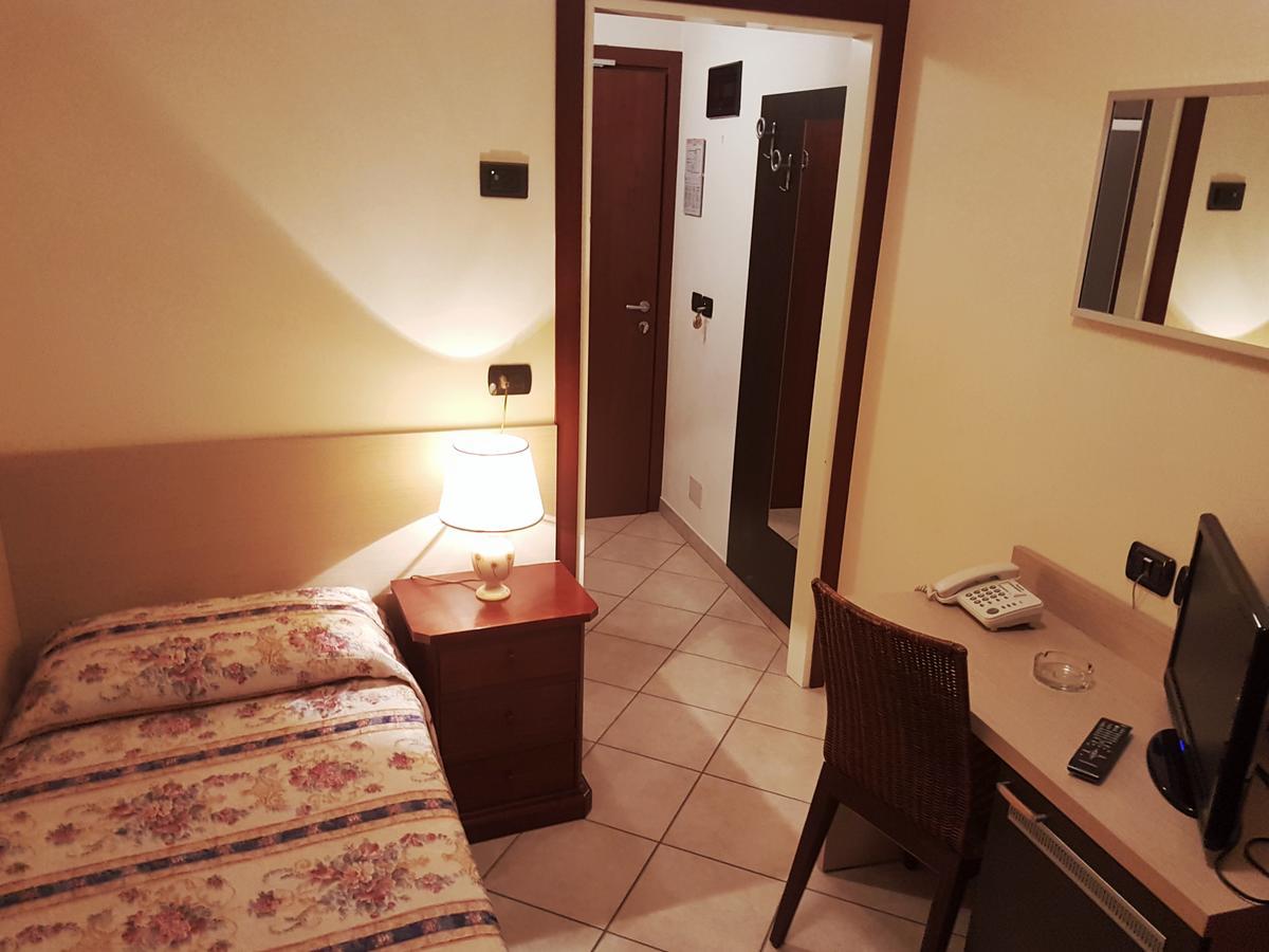 Hotel Bridge Μπελάρια-Ιτζέα Μαρίνα Εξωτερικό φωτογραφία
