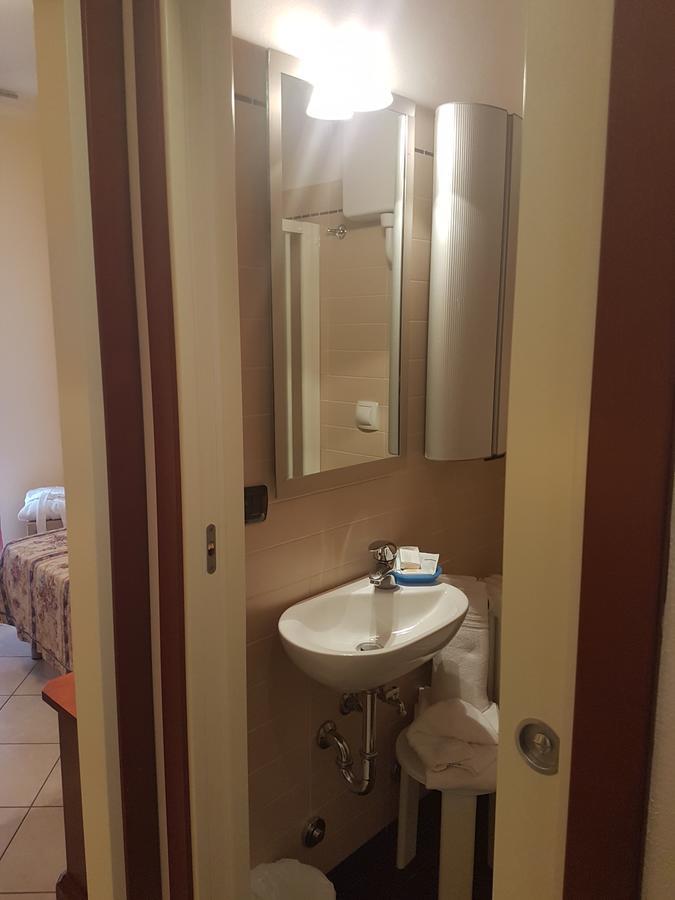 Hotel Bridge Μπελάρια-Ιτζέα Μαρίνα Εξωτερικό φωτογραφία
